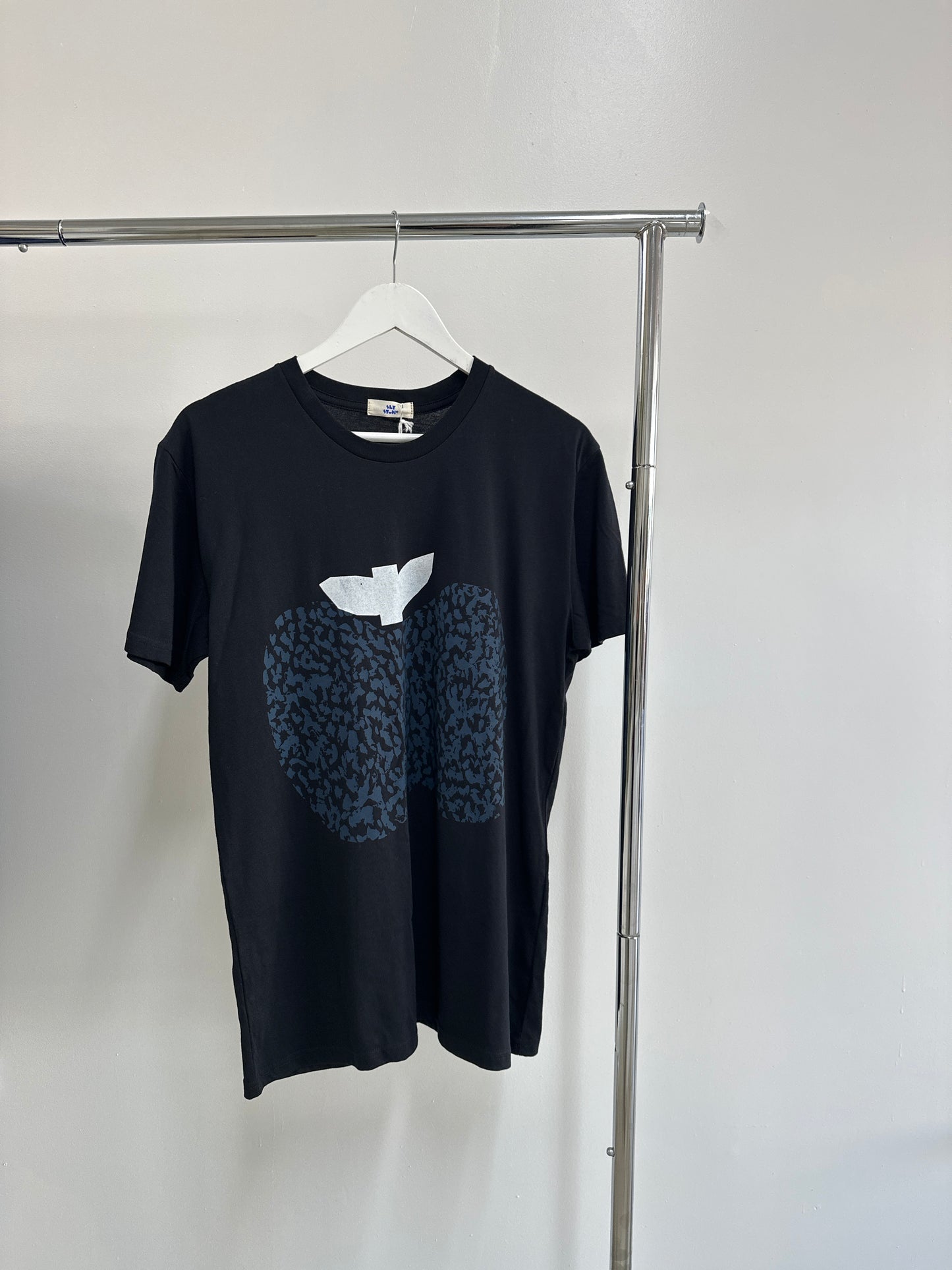 T-shirt Black Apple Screen Print