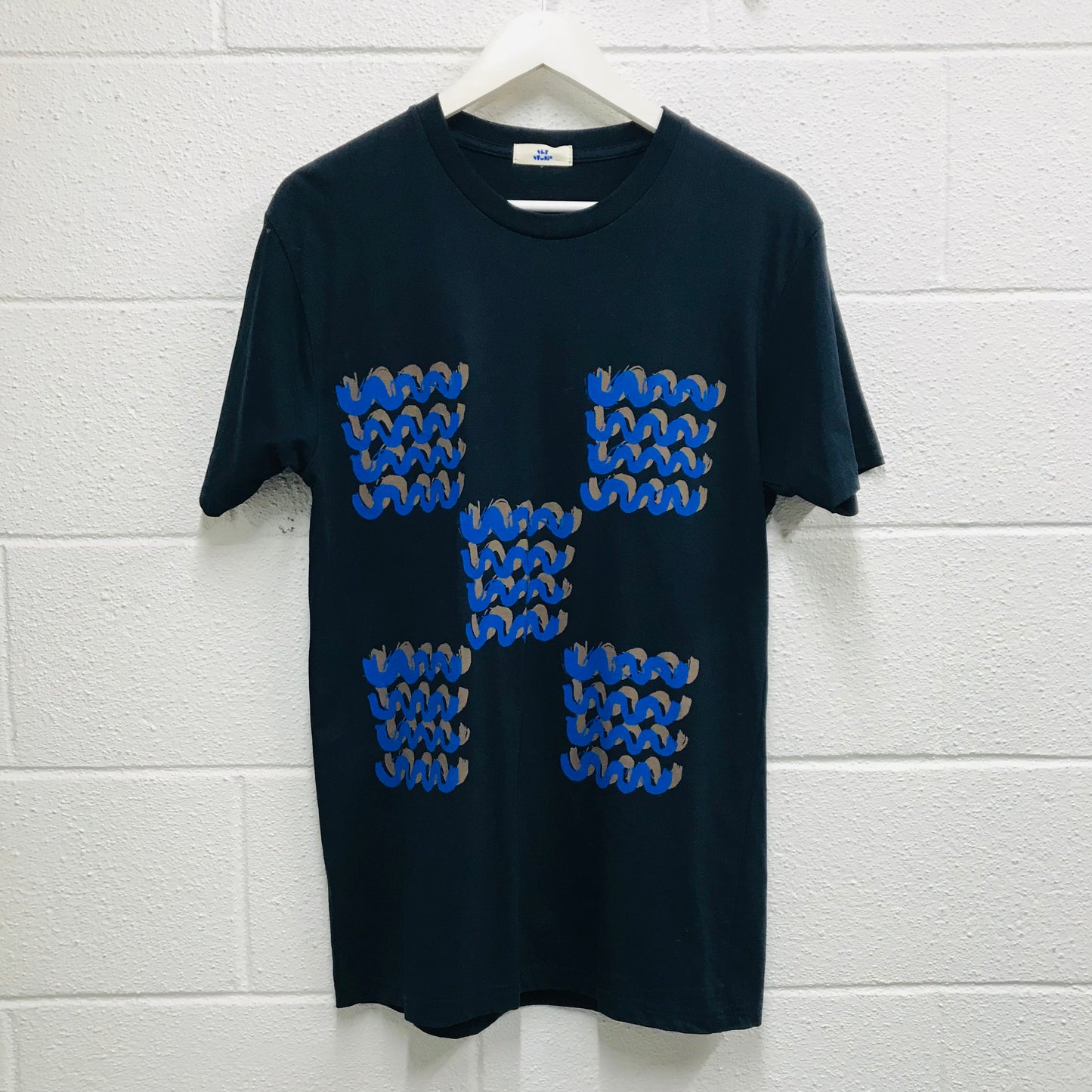 t-shirt-navy-waves-screenprint