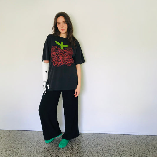 Apple-tshirt-black