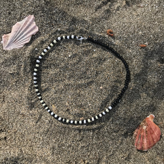 Beaded Necklace Black & white