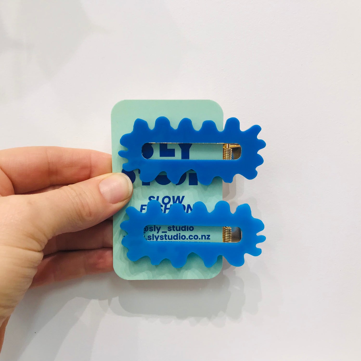 hairclips blue squiggle