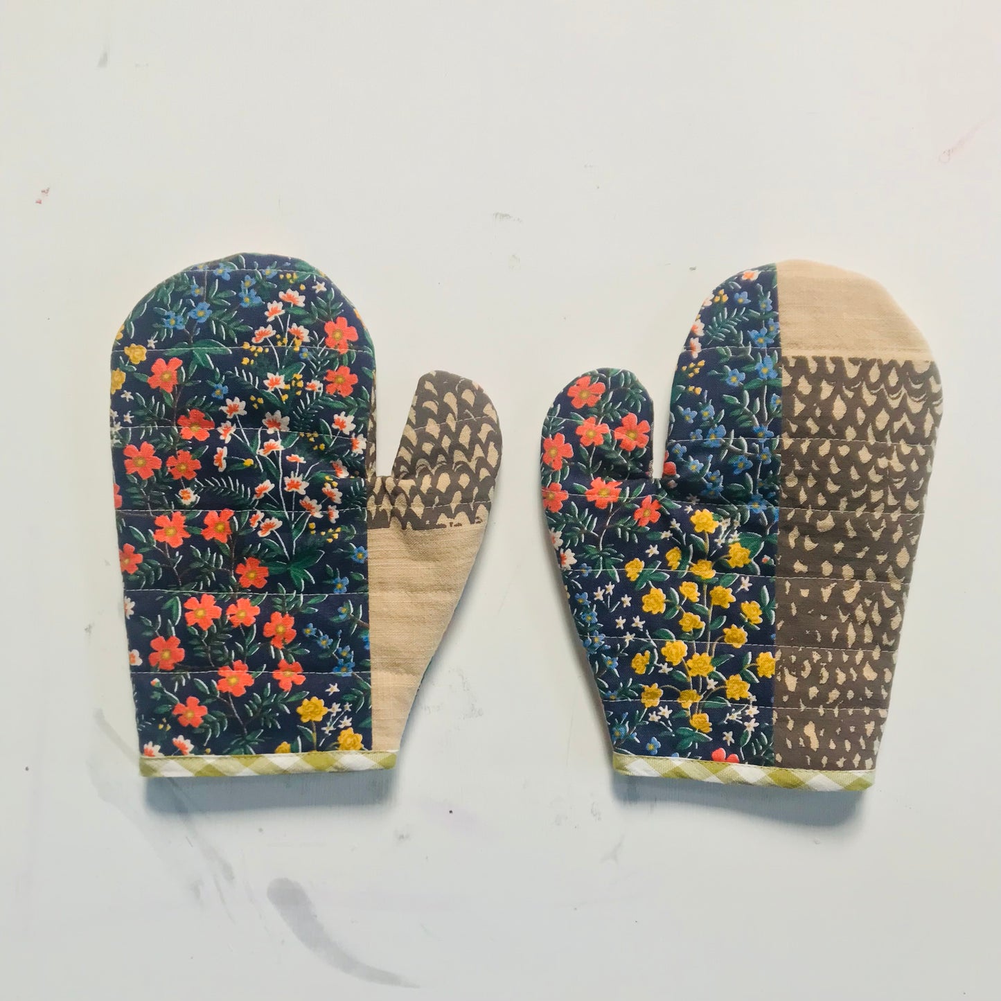 quilted-oven-mitts-pair