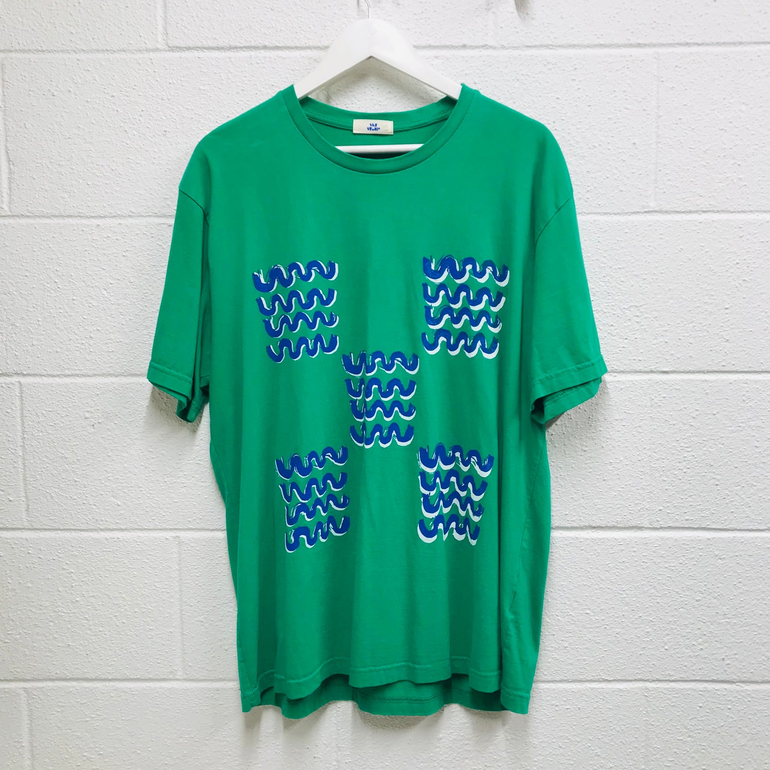 screenprinted-tshirt-green-waves
